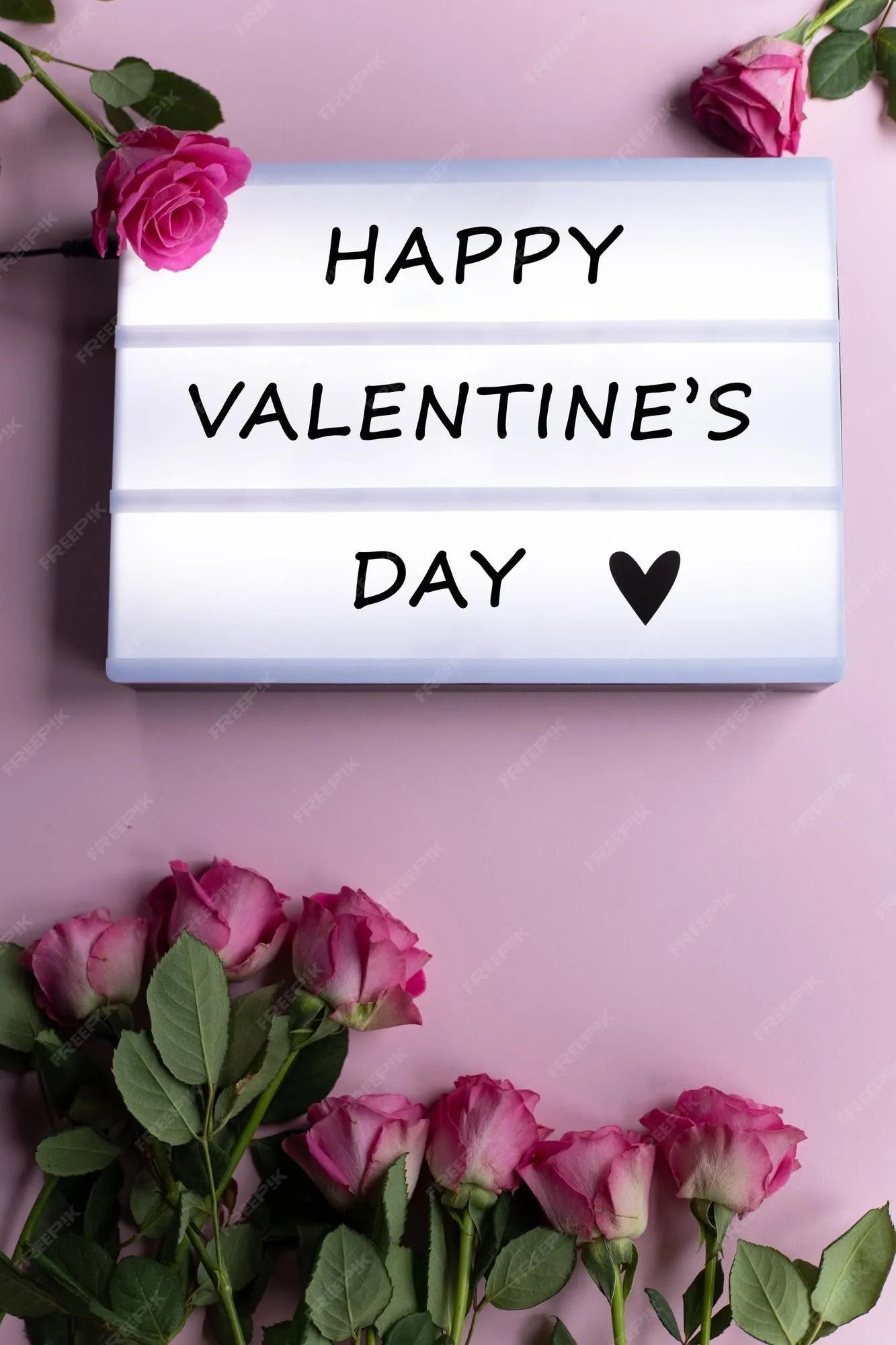 Cartelera de feliz día de san valentín con fondo de rosas | Foto Premium Cartelera de feliz día de san valentín con fondo de rosas | Foto Premium