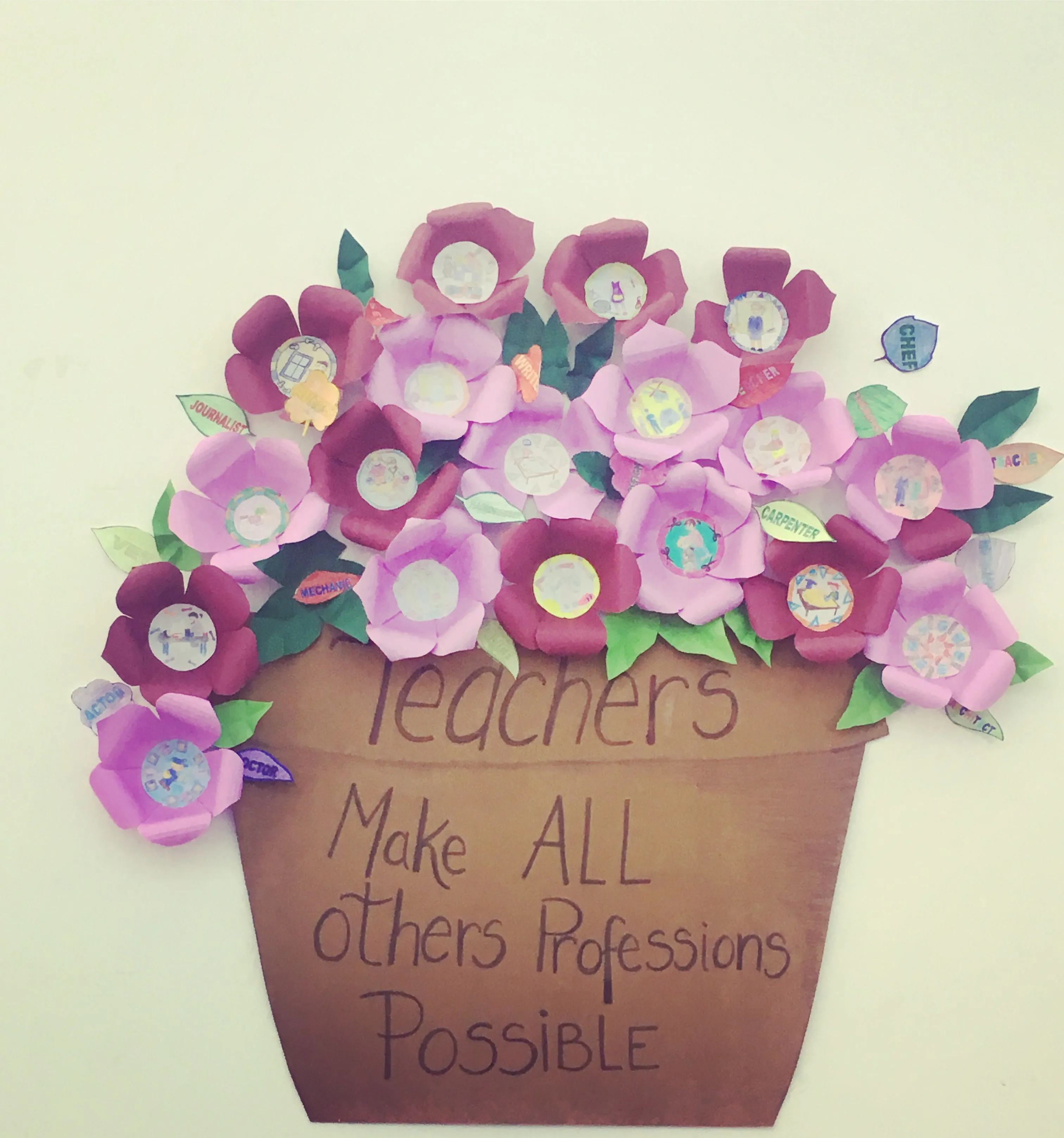 Cartelera teachers day, flores de papel centro profesiones | Sobres de papel, Flores de papel, Flores Cartelera teachers day, flores de papel centro profesiones | Sobres de papel, Flores de papel, Flores