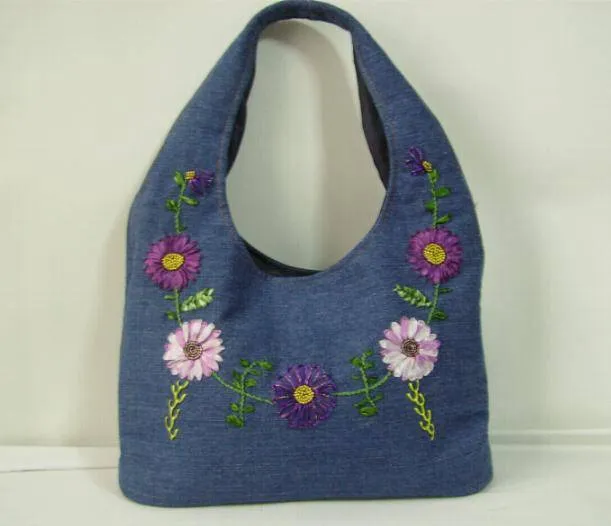 CARTERAS BORDADAS EN JEAN Catherinne P. - Artelista.com CARTERAS BORDADAS EN JEAN Catherinne P. - Artelista.com