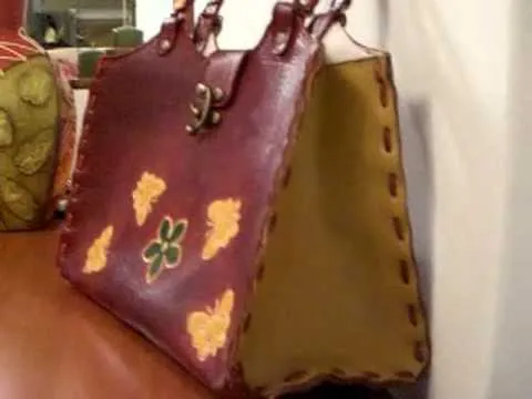 Carteras en cuero peruano - YouTube