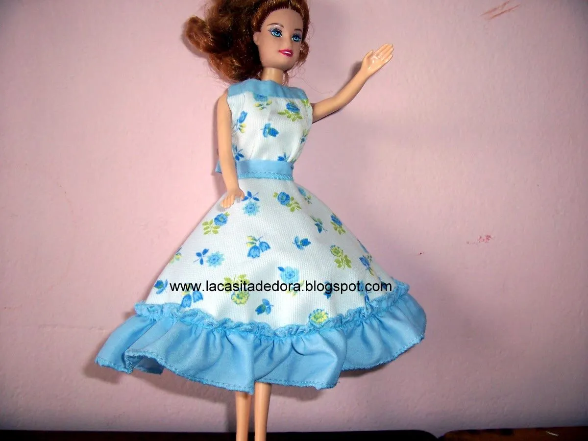 La Casa de Dora: Vestido con volantes para muñecas Barbie La Casa de Dora: Vestido con volantes para muñecas Barbie