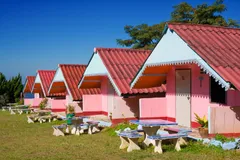 Casas Rosadas Dispuestas En Una Yarda Fotos De Stock & Imágenes. Casas Rosadas Dispuestas En Una Yarda Fotos De Stock & Imágenes.