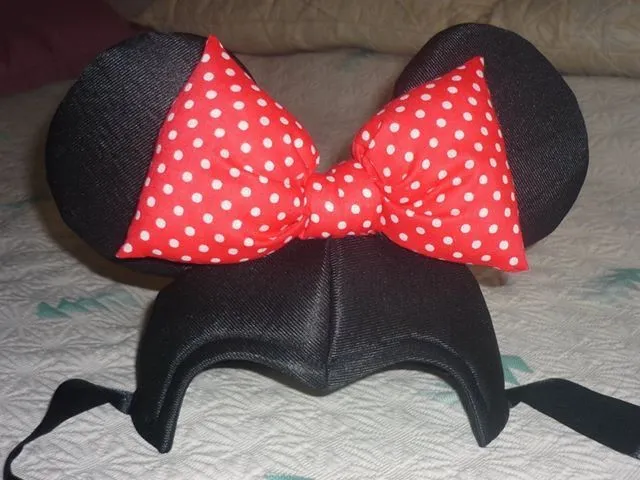 Casco de Minnie mouse Realizado en velour y tela de algodón. Ideal ... Casco de Minnie mouse Realizado en velour y tela de algodón. Ideal ...