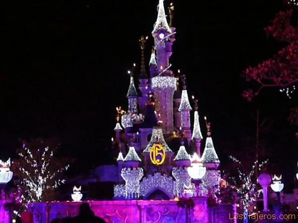 Castillo de la Bella Durmiente iluminado - Disneyland París ... Castillo de la Bella Durmiente iluminado - Disneyland París ...