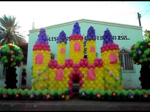 Castillo de globos y escenario de dulces. - YouTube Castillo de globos y escenario de dulces. - YouTube