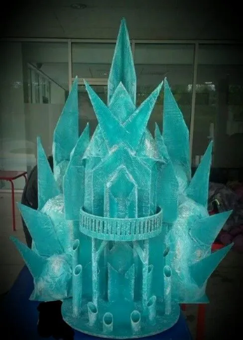 Castillo de hielo frozen | Piñatas y más DKIS | Pinterest | Frozen