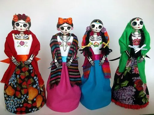 catrinas de papel mache. Paper mache catrina doll. Day of the dead ...