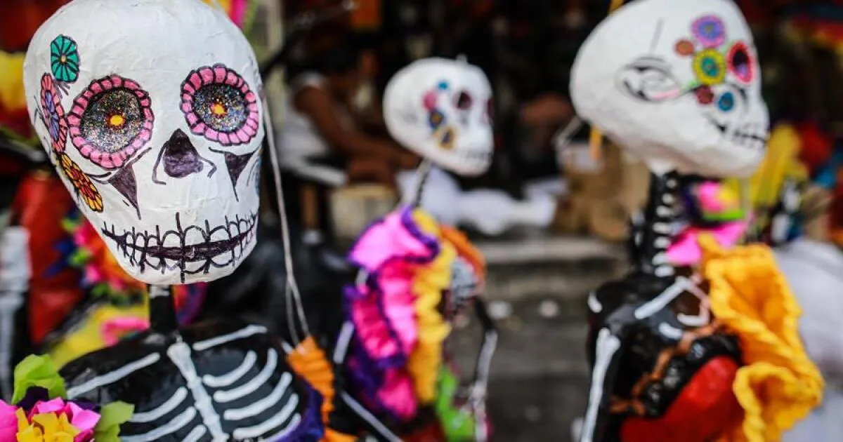 Catrinas y piñatas se fusionan para mantener la tradición del Día de los  Muertos pese a la pandemia - Los Angeles Times