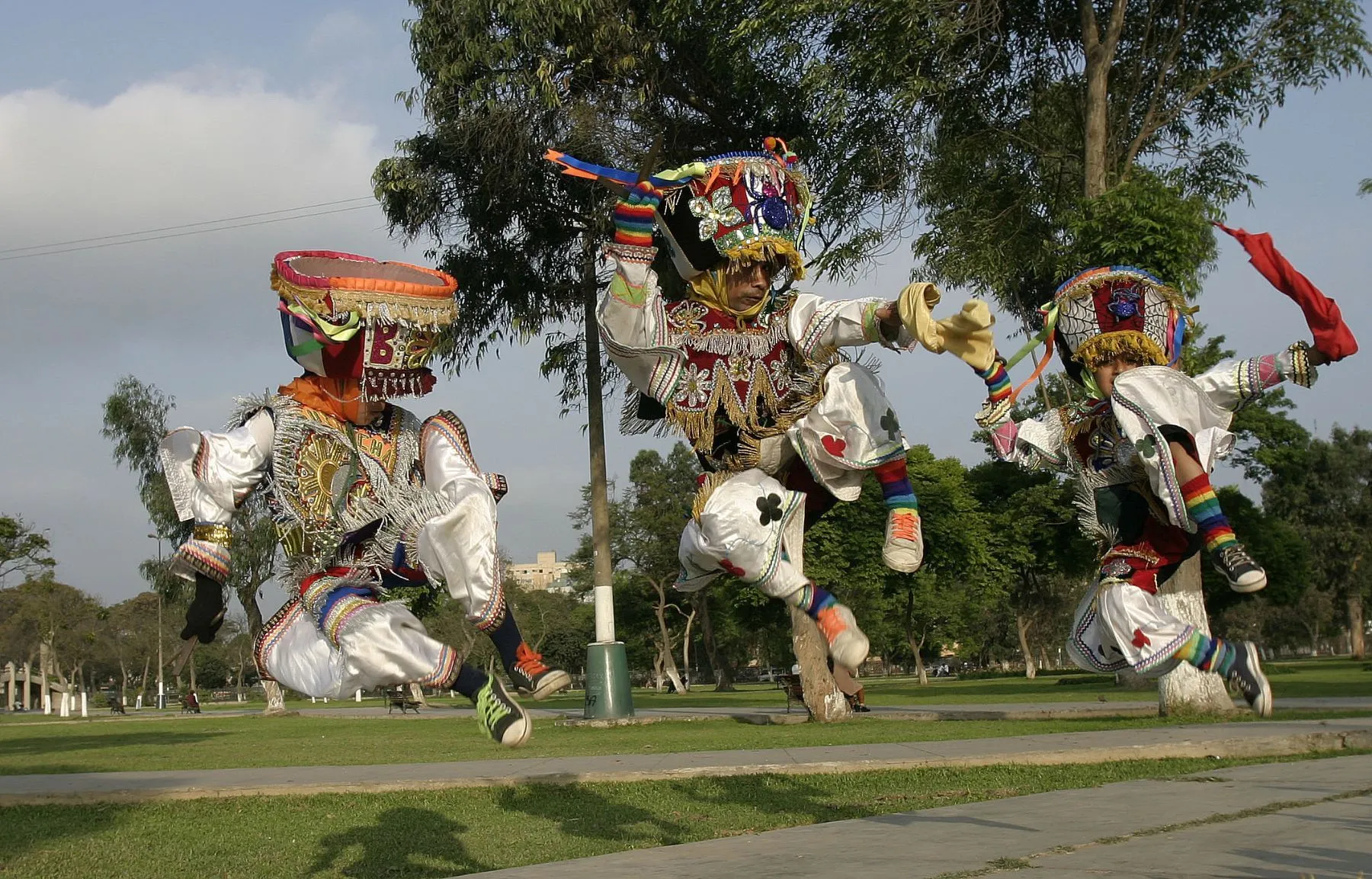 Danza de las tijeras y huaconada a un paso de ser reconocidas como ... Danza de las tijeras y huaconada a un paso de ser reconocidas como ...