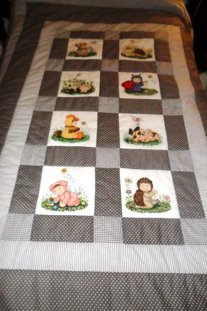 C.C.P: COLCHA PARA BEBE HECHA POR COLOM A (password y punto de cruz ))