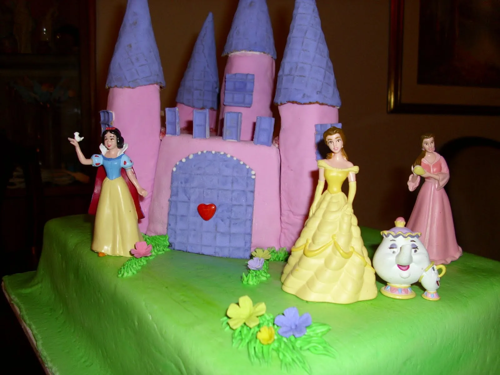 Tortas y Ponques Lucia: UNA FIESTA DE PRINCESAS Tortas y Ponques Lucia: UNA FIESTA DE PRINCESAS