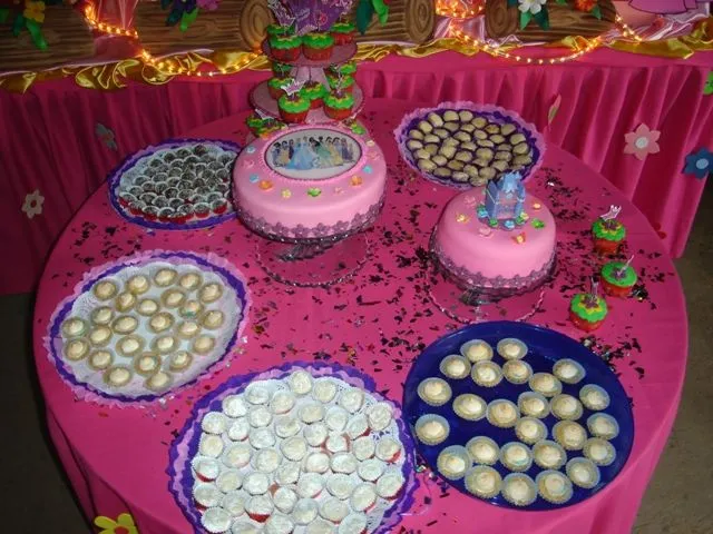 Sarai Dupuy by Dupuy Patisserie: Torta y mesa de dulces Princesas ... Sarai Dupuy by Dupuy Patisserie: Torta y mesa de dulces Princesas ...