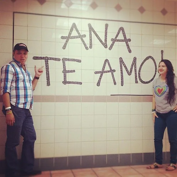 Celebrando con mi princesa, me toco el fino arte del graffiti ... Celebrando con mi princesa, me toco el fino arte del graffiti ...