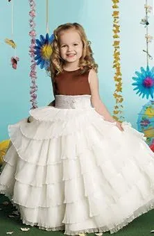 Celebrity Fashion Shop: Vestidos para niñas para una fiesta o boda