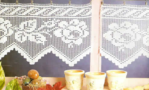 Cenefa con rosas tejida a crochet Decoración para la ventana ... Cenefa con rosas tejida a crochet Decoración para la ventana ...