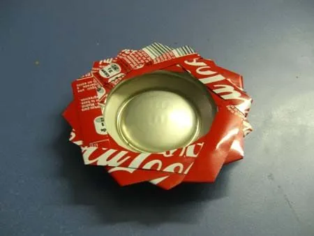 Hacer un cenicero o portavelas reciclado con un refresco - Ikkaro Hacer un cenicero o portavelas reciclado con un refresco - Ikkaro