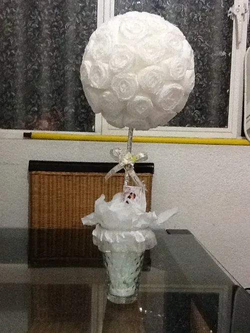 Centro de mesa para boda de rosas de papel crepe | ideas ... Centro de mesa para boda de rosas de papel crepe | ideas ...