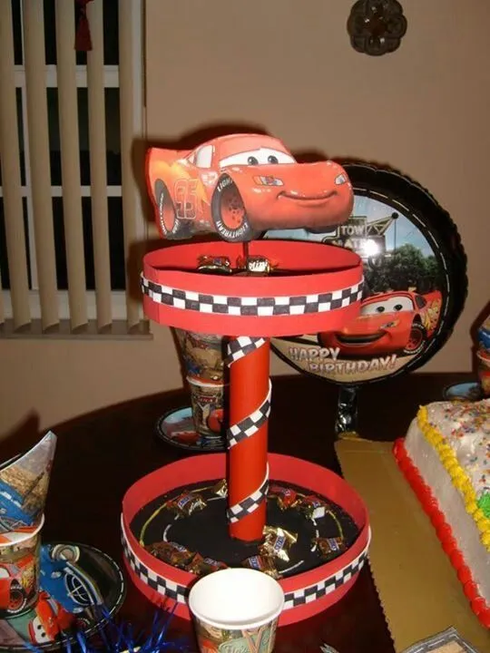 Centro de mesa - Conos Cars Ideas para festejar un cumpleaños ...