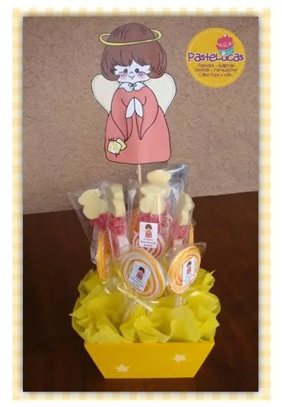 Centro de mesa con 5 paletas de caramelo macizo y 5 banderillas de ... Centro de mesa con 5 paletas de caramelo macizo y 5 banderillas de ...