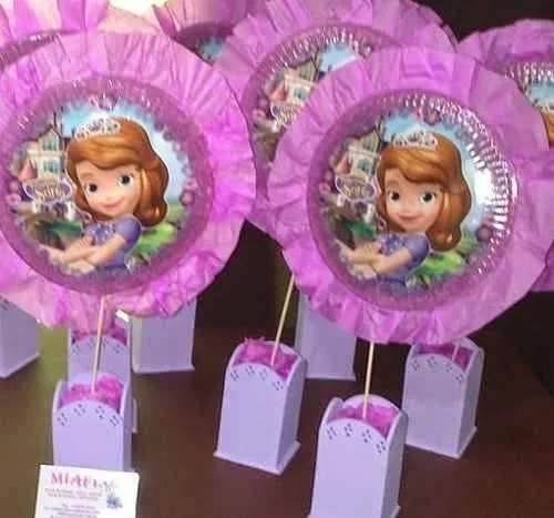 Centro de mesa de la princesa sofia con globos - Imagui