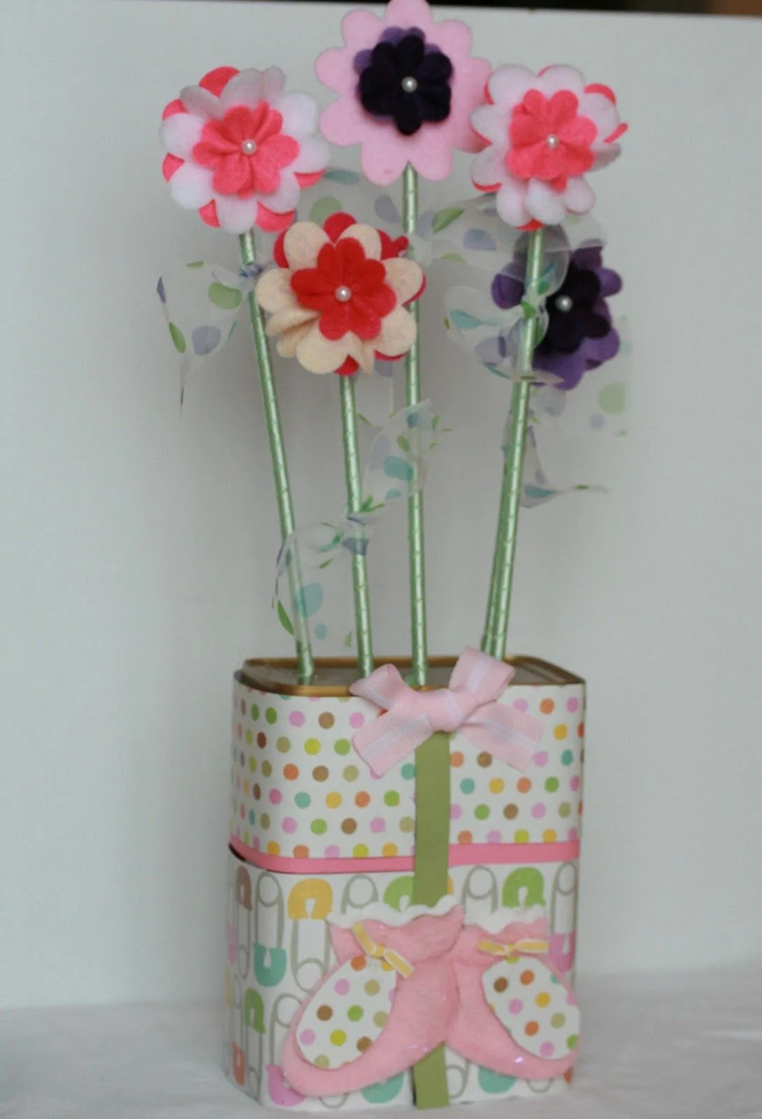 los centros de mesa los decore con un troquel de botitas de bebe ... los centros de mesa los decore con un troquel de botitas de bebe ...