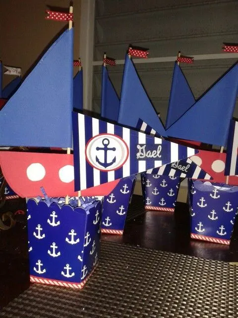 Centros de mesa estilo nautico. Banderines y barquitos de foaming ... Centros de mesa estilo nautico. Banderines y barquitos de foaming ...