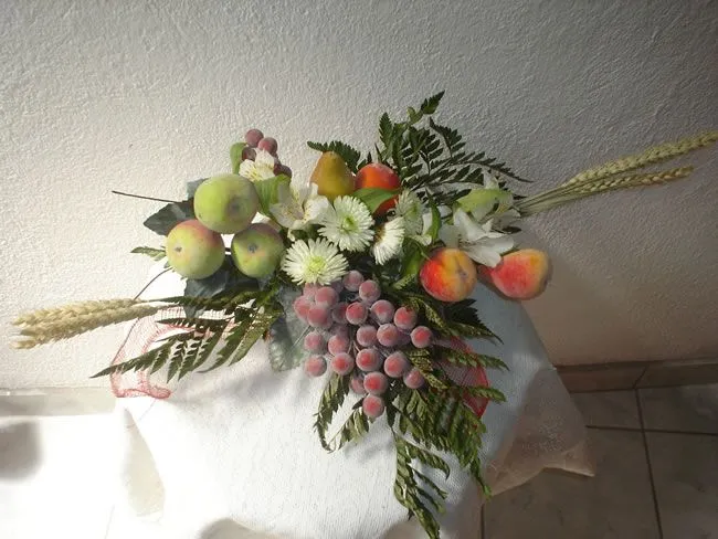 Arreglos de mesa florales para primera comunión - Imagui