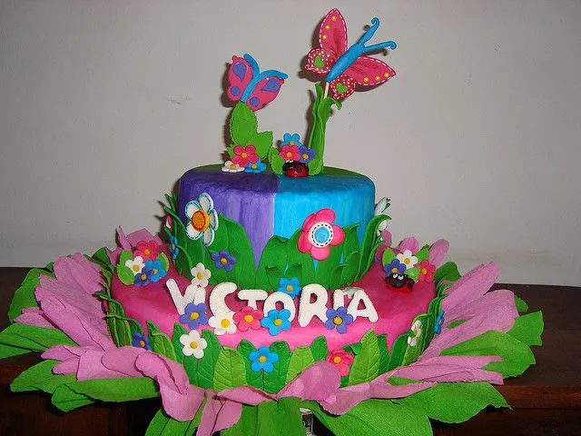 Decoración de tortas infantiles con flores y mariposas - Imagui