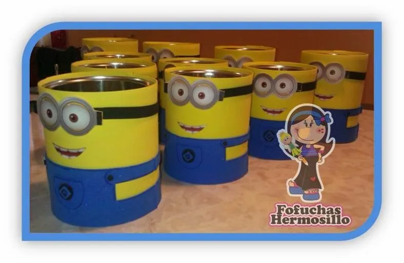 Centros de mesa de los minions con botes de leche - Imagui