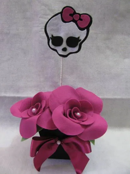 Centro de mesa con flores d foami | MONSTERHIGH B-DAY | Pinterest ...