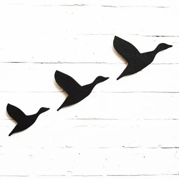 Ceramic Wall Art Black Flying Ducks Artwork For por PrinceDesignUK Ceramic Wall Art Black Flying Ducks Artwork For por PrinceDesignUK