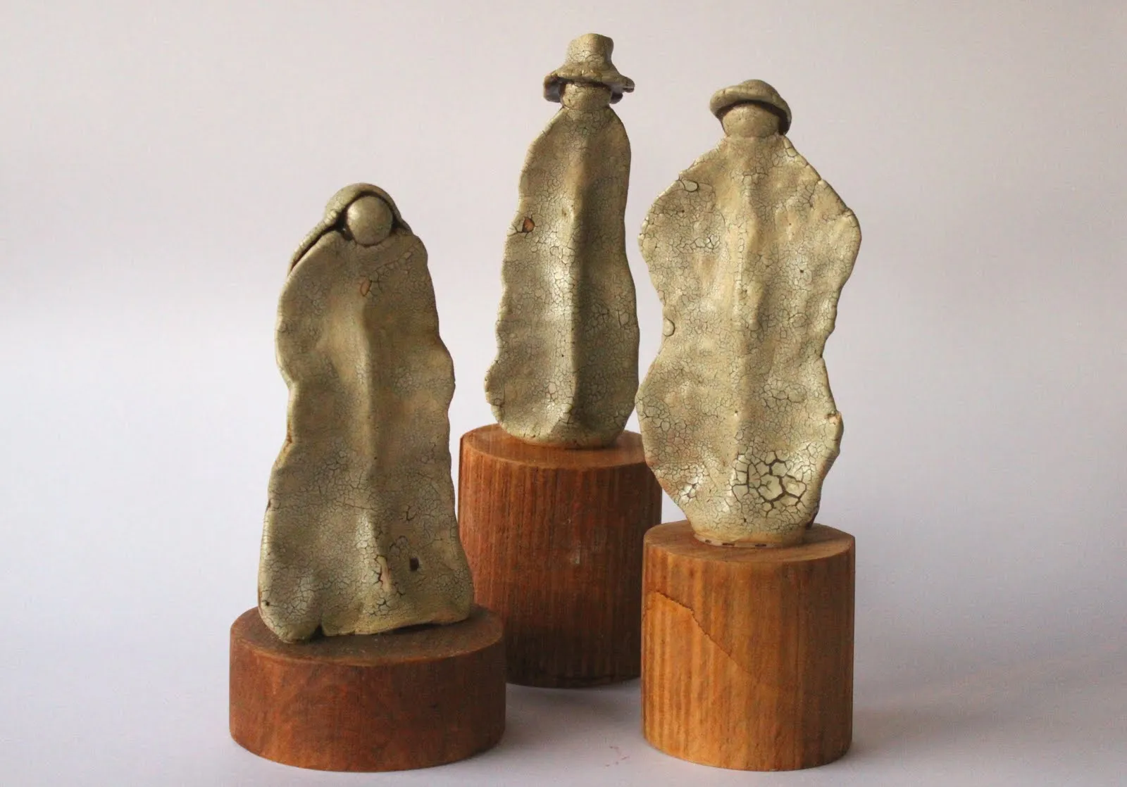 Cerámica y Diseño-Tres Margaritas: Figuras de cerámica