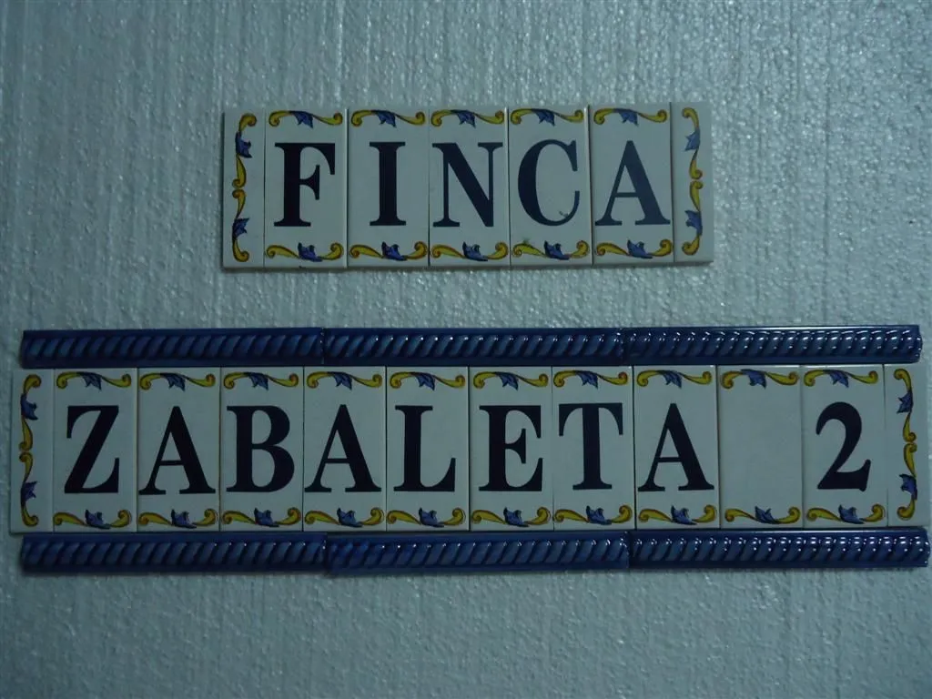 Cerámica del Sur: Azulejos pintados a mano: Rótulos y números Cerámica del Sur: Azulejos pintados a mano: Rótulos y números