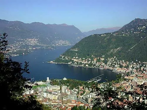 Cernobbio, un pueblo cerca del Lago Di Como Cernobbio, un pueblo cerca del Lago Di Como