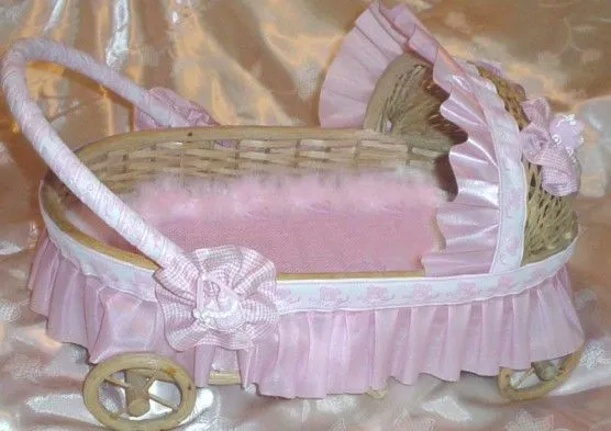 Cesta de bebê é um presente especial para a chegada de alguém ... Cesta de bebê é um presente especial para a chegada de alguém ...