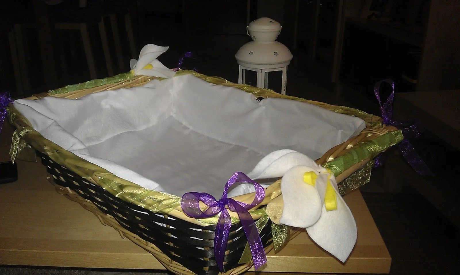 Decorar cestas de mimbre para bodas - Imagui Decorar cestas de mimbre para bodas - Imagui