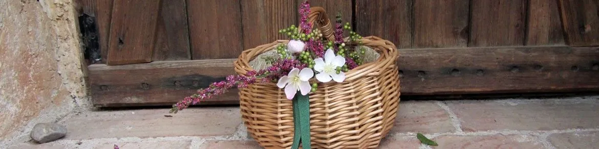 Cestas de flores para las niñas de arras y cojines para los ...