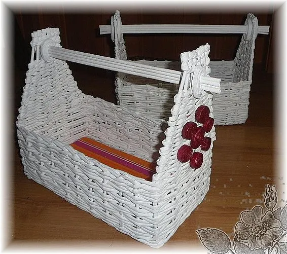 Cestas de papel de periódico reciclado - Baskets with newspaper ... Cestas de papel de periódico reciclado - Baskets with newspaper ...