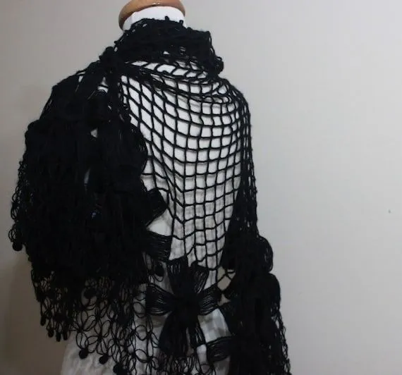 Chal negro. Chal de ganchillo. Triángulo estola por filofashion