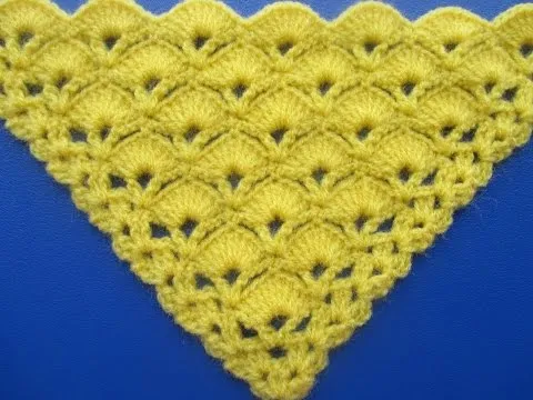 Chal Triangular Tejido a Crochet en Punto Abanicos - YouTube Chal Triangular Tejido a Crochet en Punto Abanicos - YouTube