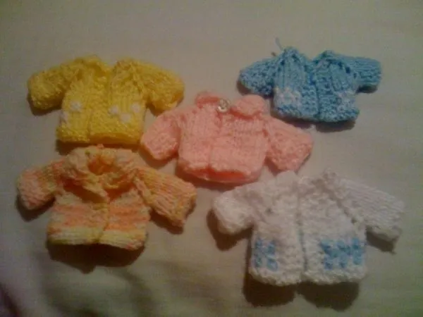Chambritas tejidas para baby shower - Imagui