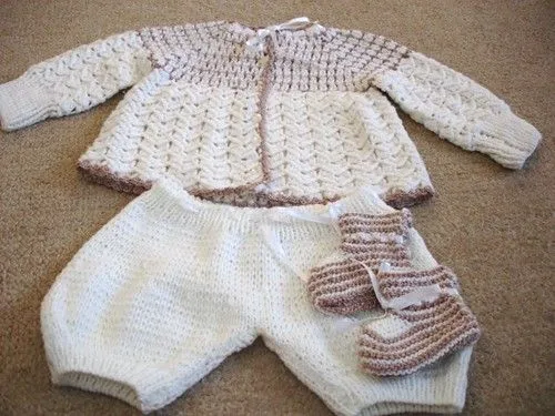 Manos Creativas: Prendas tejidas para el bebé, Cumpleaños Manos Creativas: Prendas tejidas para el bebé, Cumpleaños