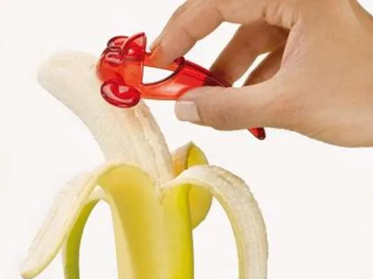 Un chango te ayudará a pelar los plátanos fácilmente