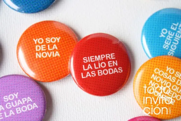 Chapas divertidas para tus invitados en tu boda - invitaciones y ...