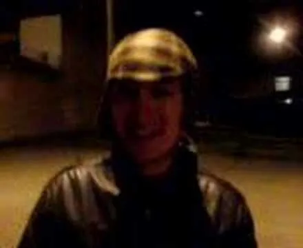EL CHAPU CON LA GORRA DEL CHAVO - YouTube