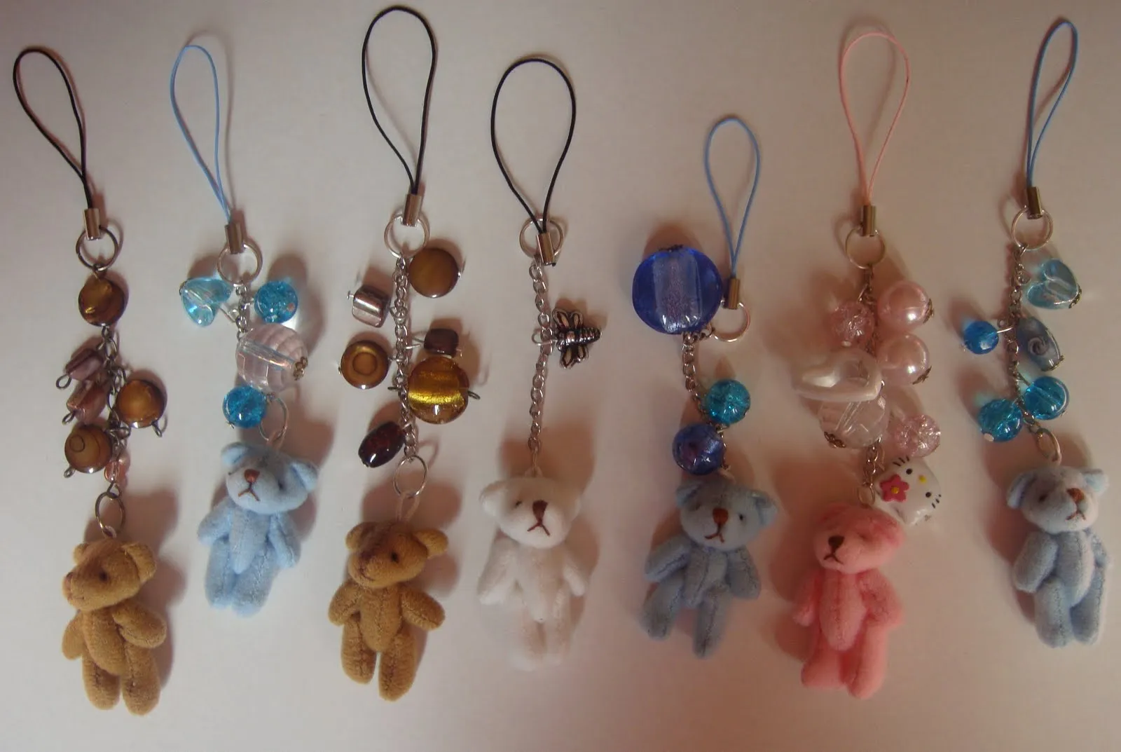 estos charms para el celular con ositos son muy tiernos! estos charms para el celular con ositos son muy tiernos!