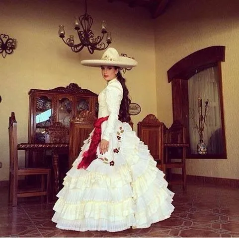 Vestido de adelita o de escaramuza representativo de la mujer ...