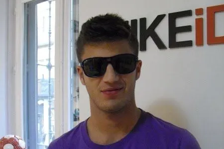 Hombre guapo con lentes - Imagui