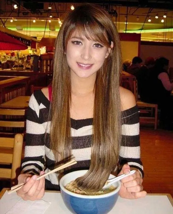 Chica-comiendo-fideos-chinos.jpg