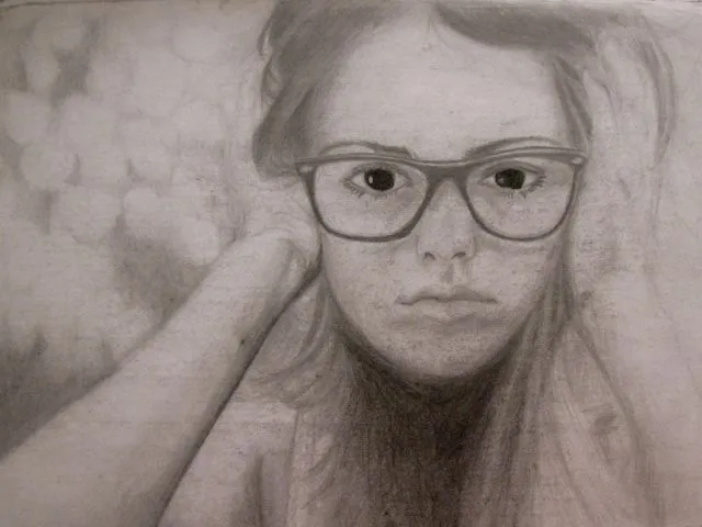 chica con lentes, lapiz by lio014 on DeviantArt chica con lentes, lapiz by lio014 on DeviantArt